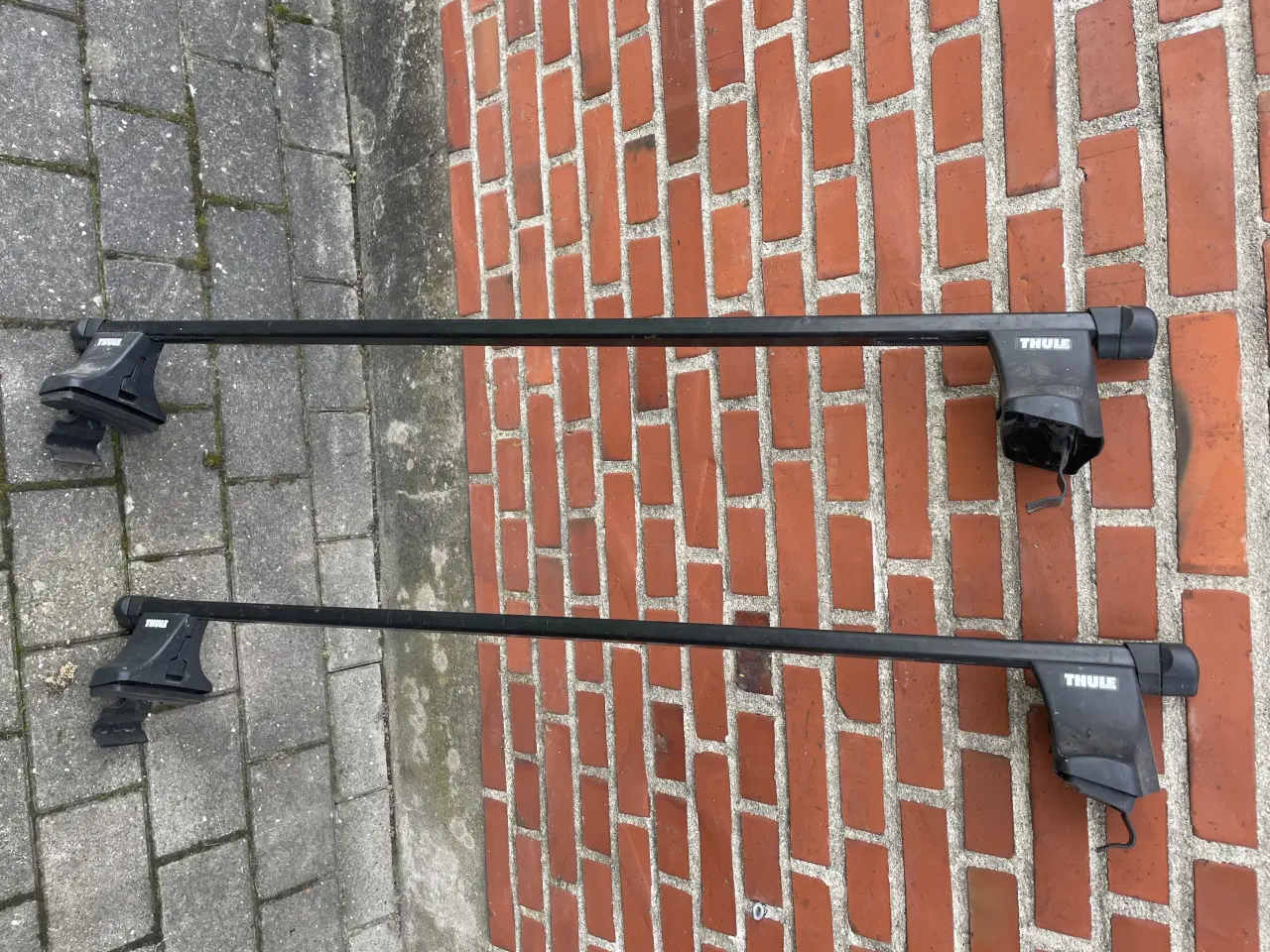 Billede 1 - Tagbøjler Thule sort 