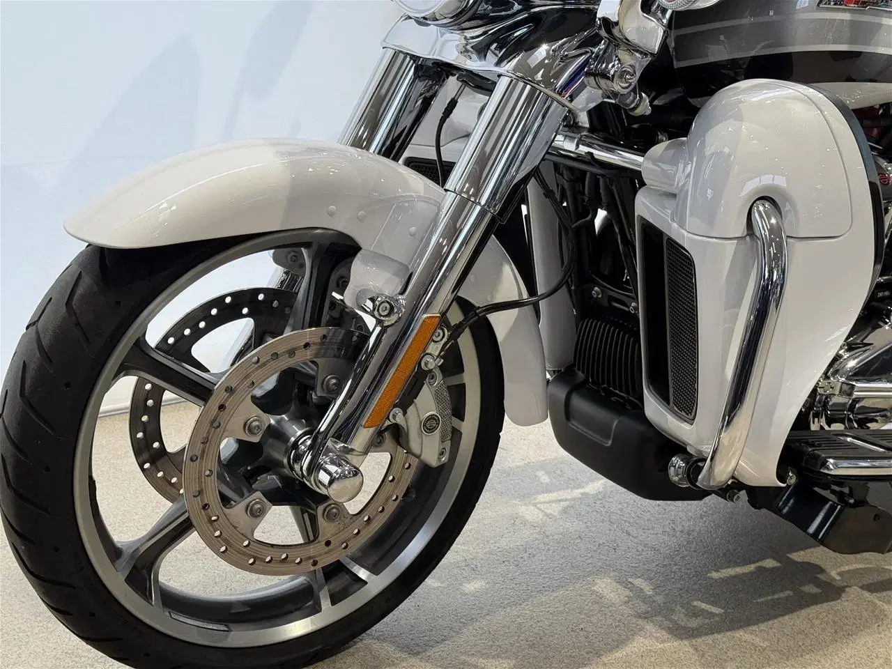 Billede 30 - Harley-Davidson FLHTCUTGSE Tri Glide Ultra CVO 117" Trike