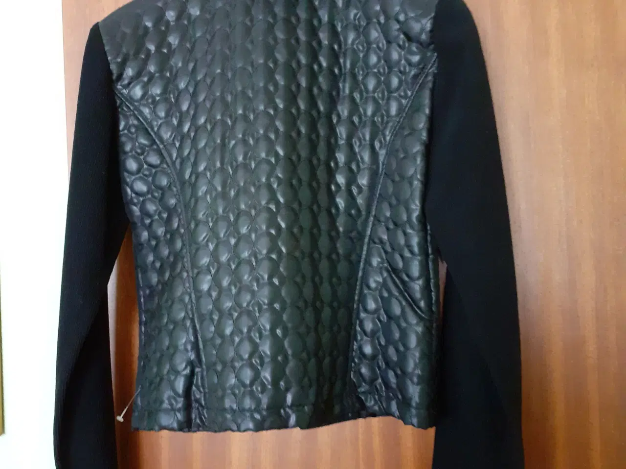 Billede 2 - Jakke, str. 38, Axara Paris, sort farve