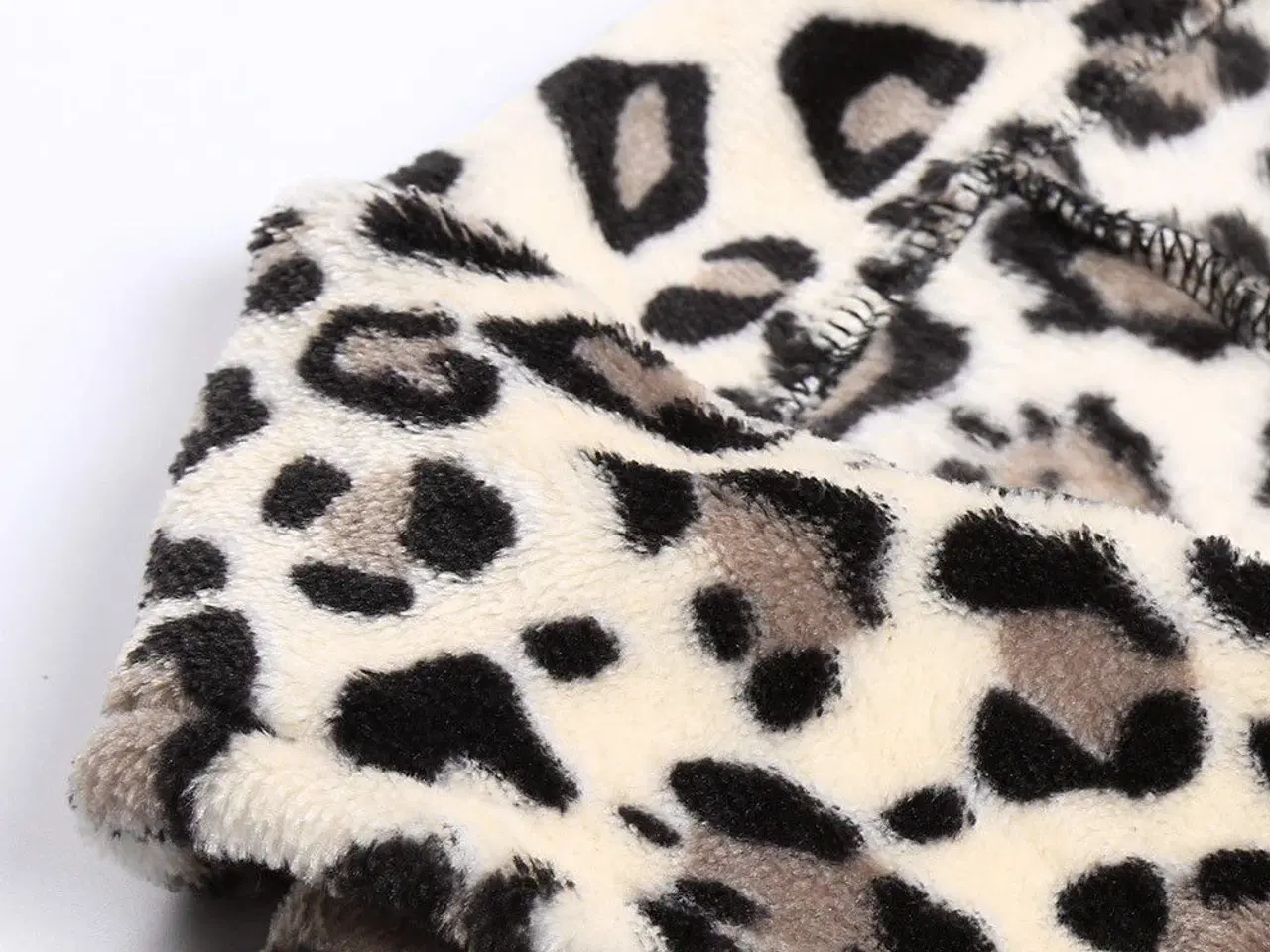 Billede 4 - frakke(cardigan) i Leopard print...  i  large.