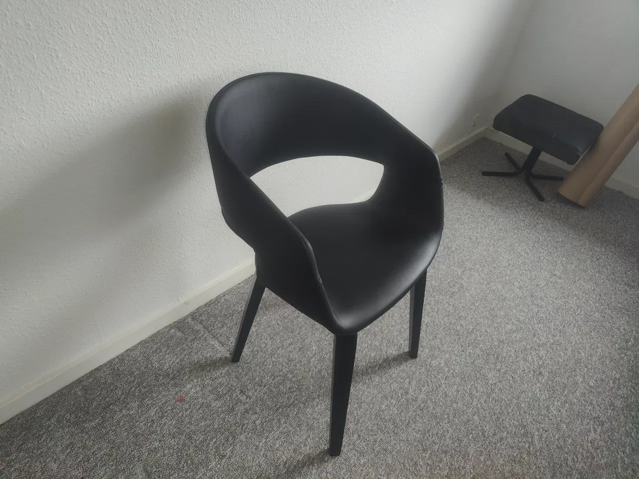 Billede 3 - sortbejset Spisebord med 8 stole
