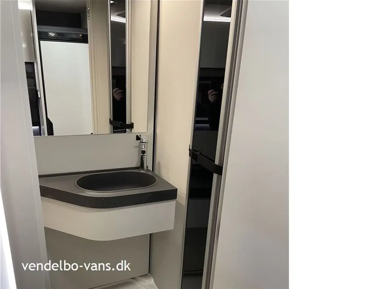 Billede 34 - 2025 - Mobilvetta KEA Kompakt 64   Ny kompakt modelserie fra Mobilvetta (smallere, lavere, kortere, lettere) - KEA 64 med enkeltsenge