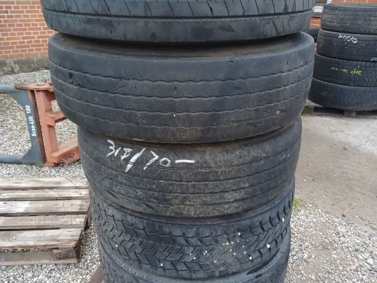 Billede 4 - 4 stk 315/70-22,5 på fælg