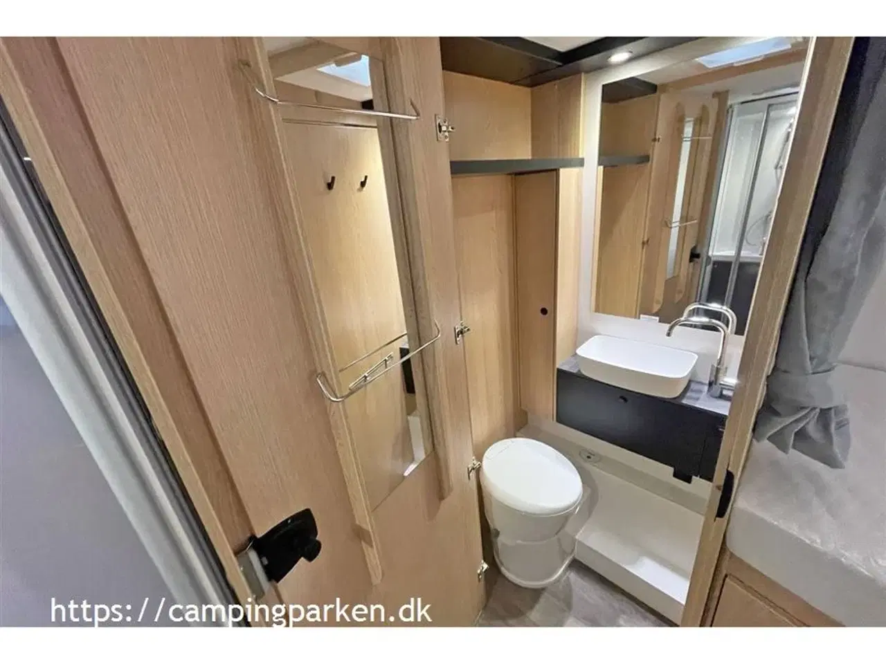 Billede 10 - 2024 - SunLight T 68 Adv. Edi. - Aut. gear   Udlejes: Ny autocamper med enkeltsenge, hæve/sænkeseng og automatgear