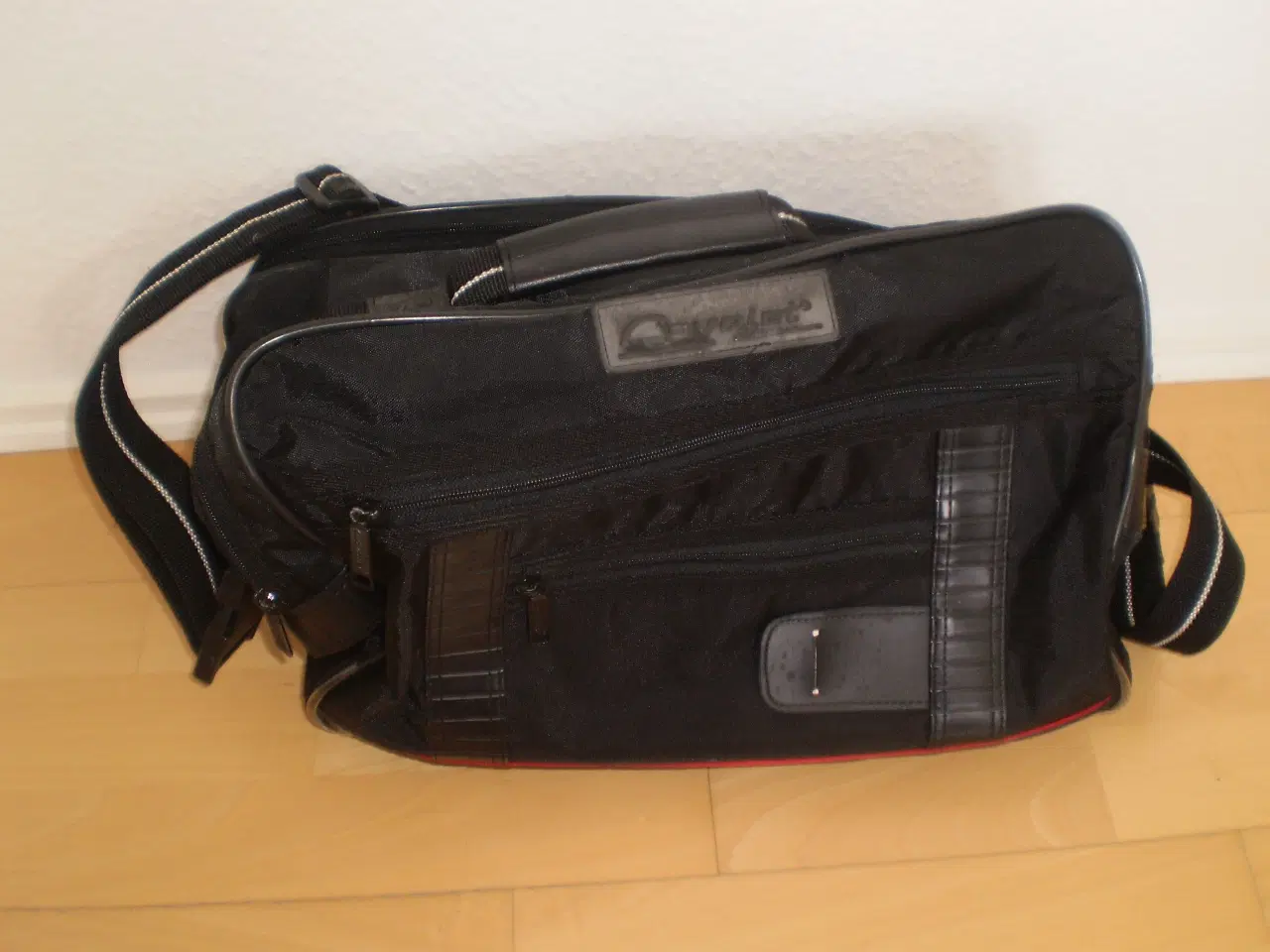 Billede 4 - Flot sports- rejsetaske samt computertaske. BUD ?