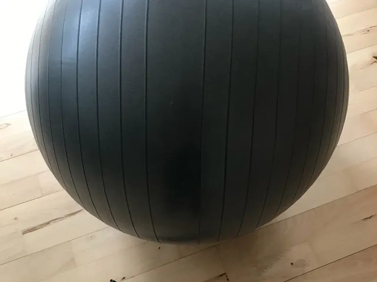 Billede 1 - Gymnastikbold med pumpe