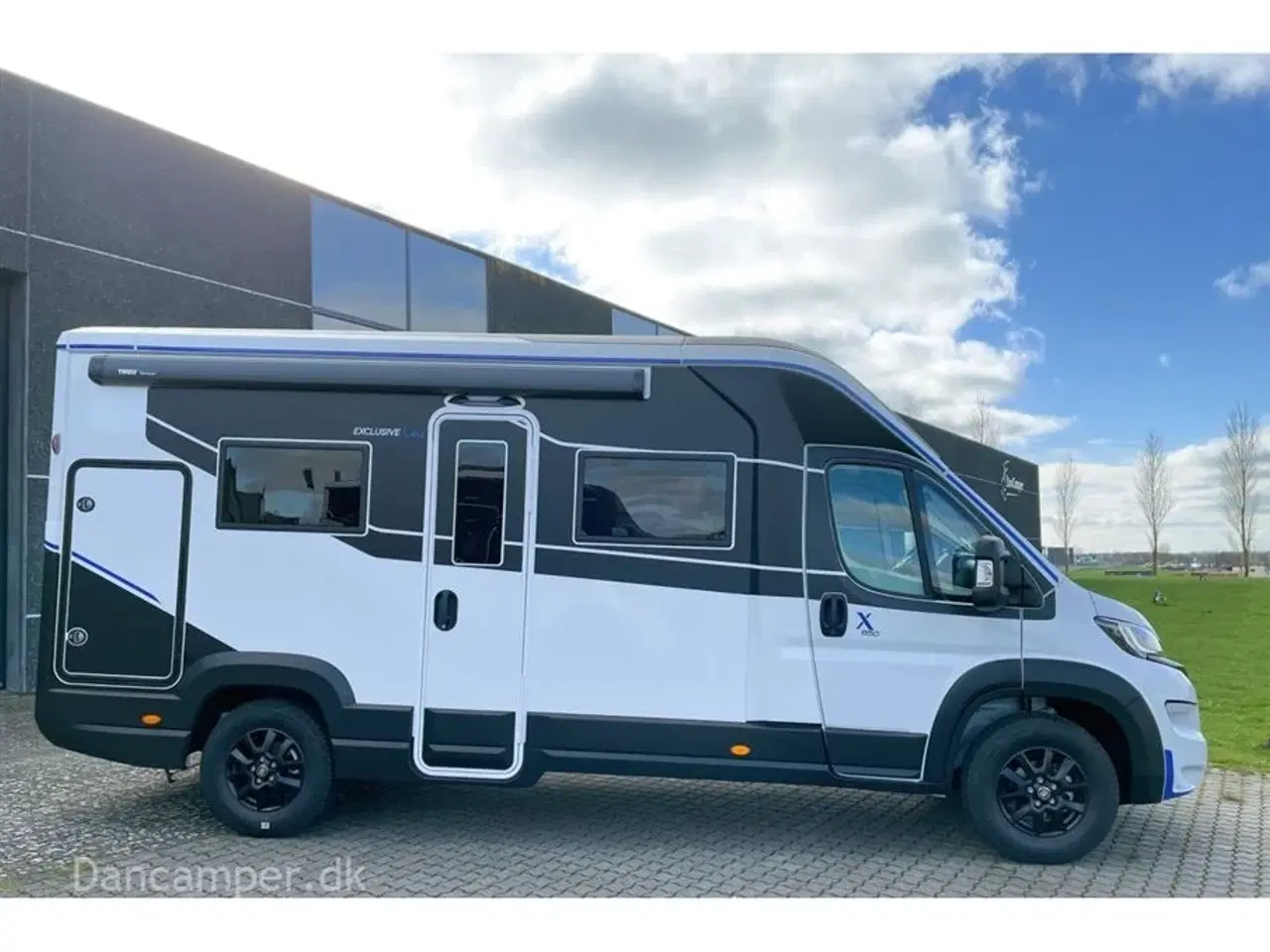 Billede 1 - 2024 - Chausson X650 Exclusive line   Unik cross-over model! Camper med stor Lounge og siddegruppe, sænkeseng, stor garage, Artic-, Connect-, Tilbehørs- og Safetypakke,
