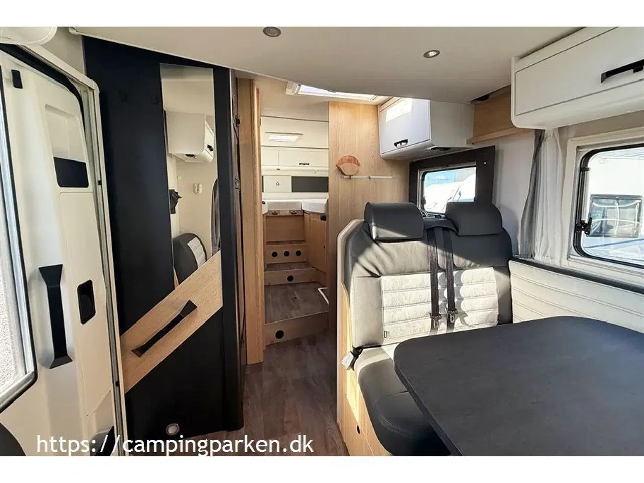 Billede 6 - 2024 - SunLight T 68 Adv. Edi. - Aut. gear   Udlejes: Ny autocamper med enkeltsenge, hæve/sænkeseng og automatgear