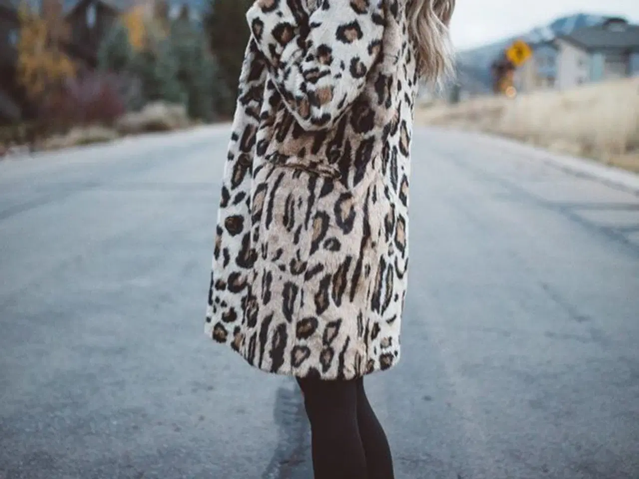 Billede 2 - frakke(cardigan) i Leopard print...  i  large.