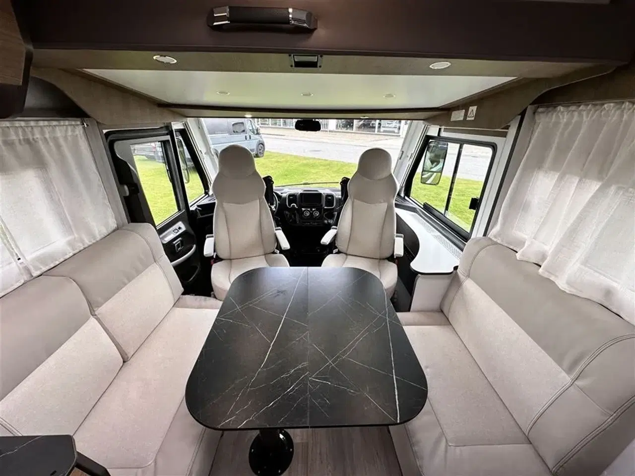 Billede 7 - 2024 - Benimar Amphitryon 998 Northautokapp   KAMPAGNE - SPAR: 80.000 KR.