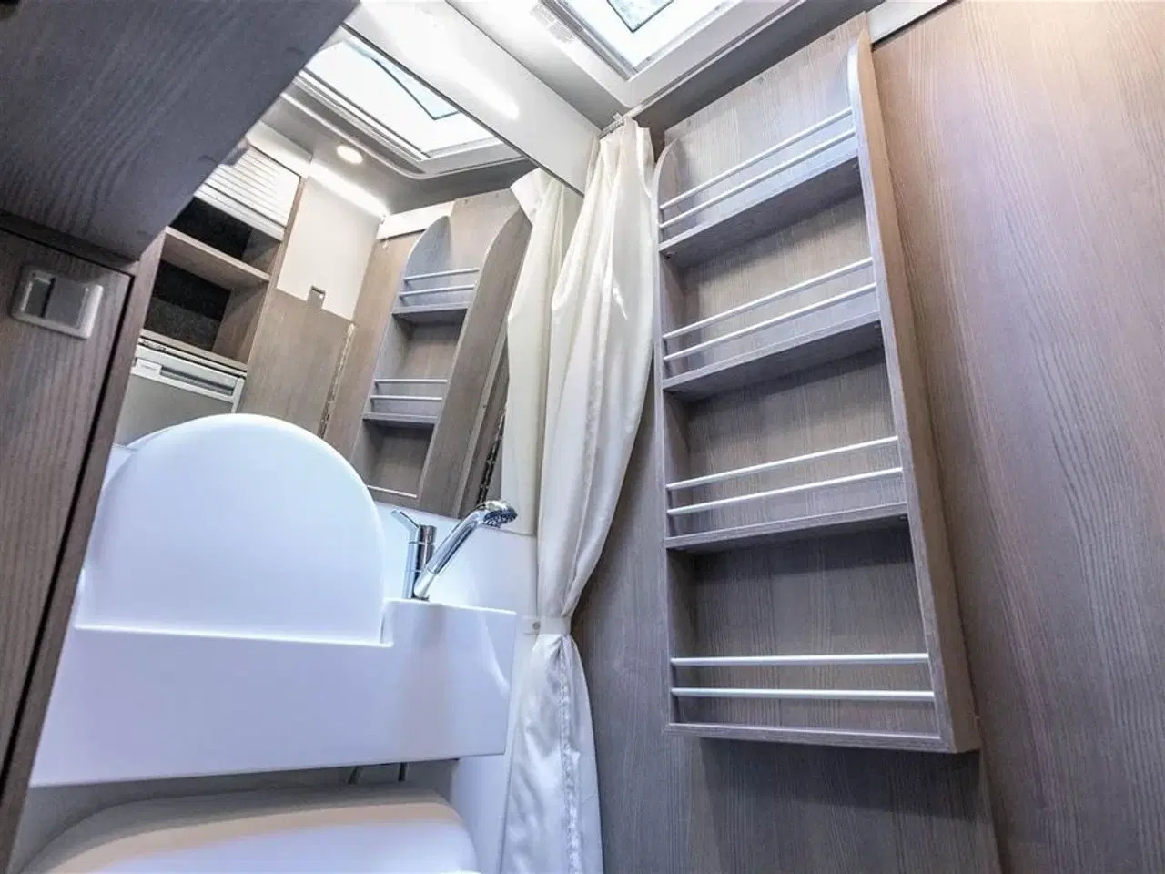 Billede 22 - 2023 - FURGOK XPACE 600 FAMILY North   Van med plads til 5 personer!