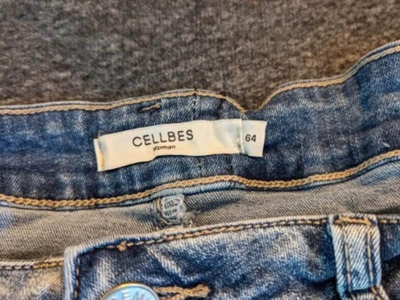 Billede 2 - Lækre jeansshorts sælges