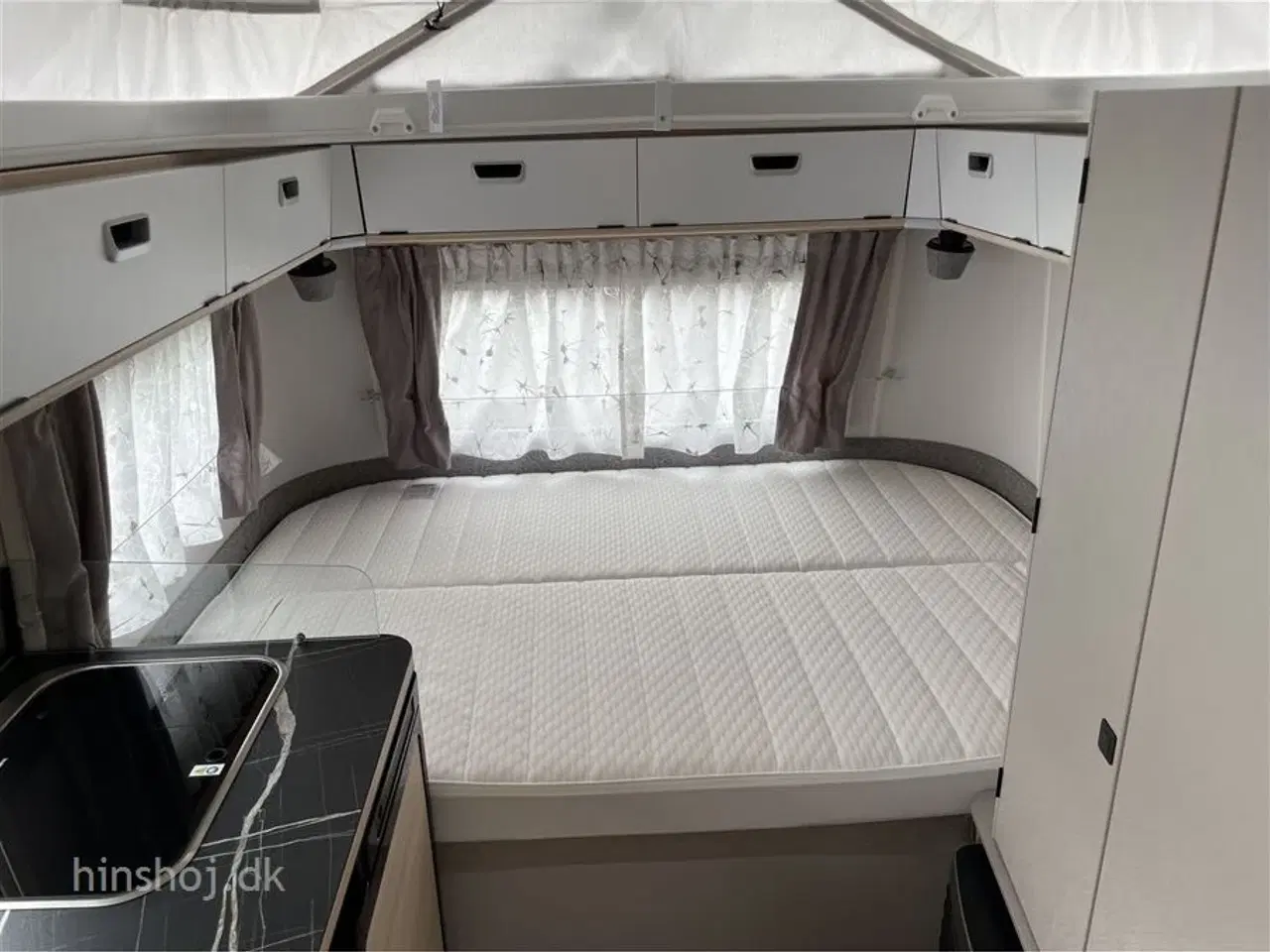 Billede 3 - 2023 - Eriba Touring 530 Urban   Super smart hævetagsvogn fra Hinshøj Caravan