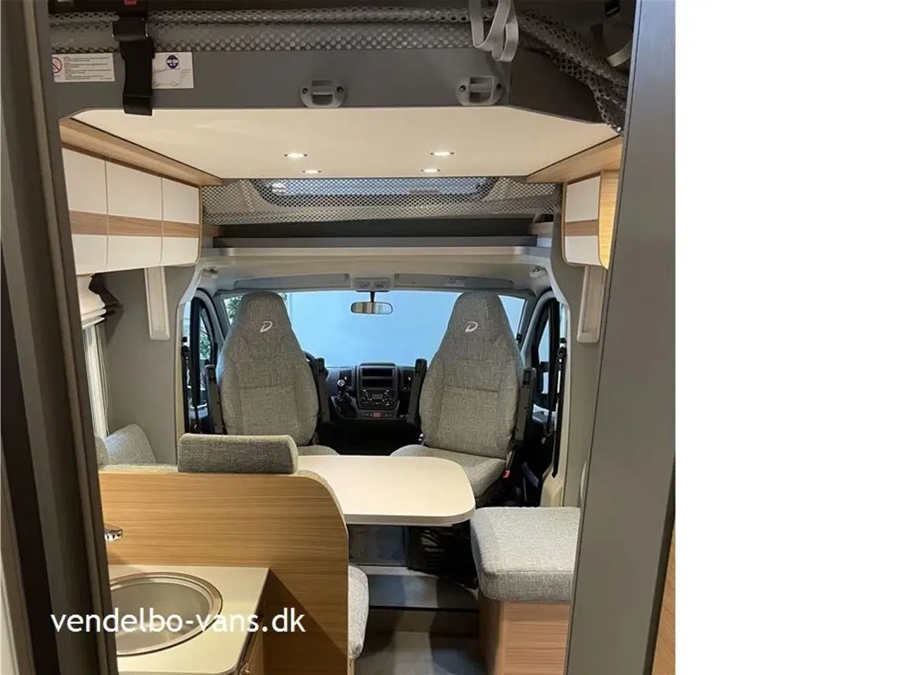 Billede 18 - 2023 - Dethleffs Just T 7052 DBM - 90 Year   Fritstående dobbeltseng med ekstra  stor garage neden under