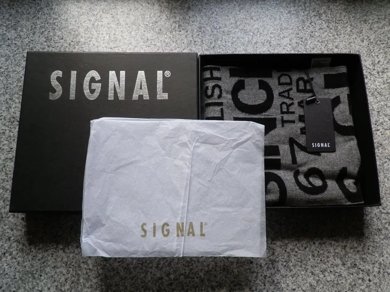 Billede 1 - Nyt halstørklæde fra SIGNAL i grå/sort