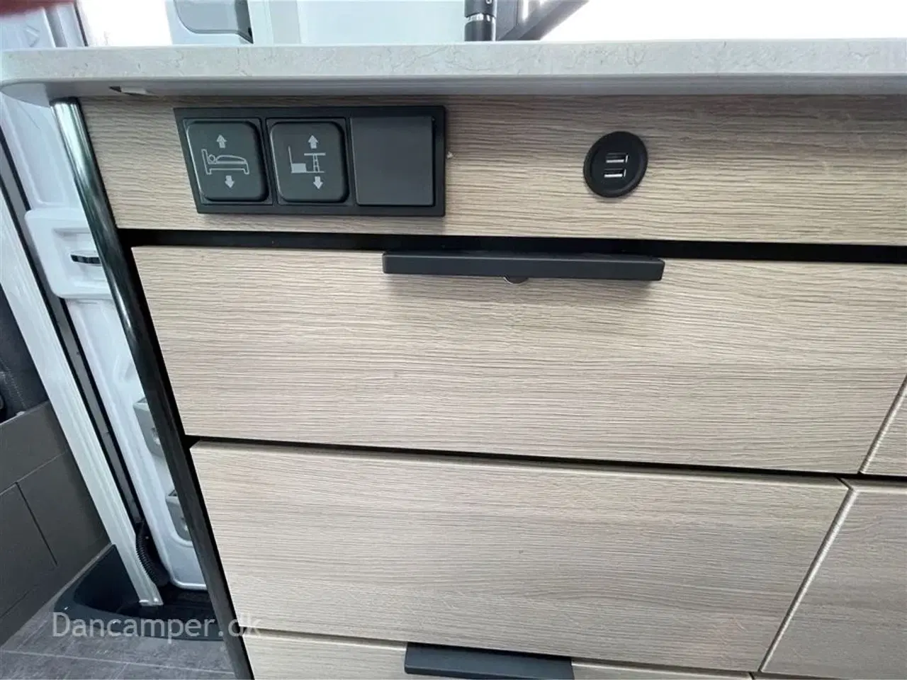 Billede 25 - 2024 - Chausson X650 Exclusive line   Unik cross-over model! Camper med stor Lounge og siddegruppe, sænkeseng, stor garage, Artic-, Connect-, Tilbehørs- og Safetypakke,