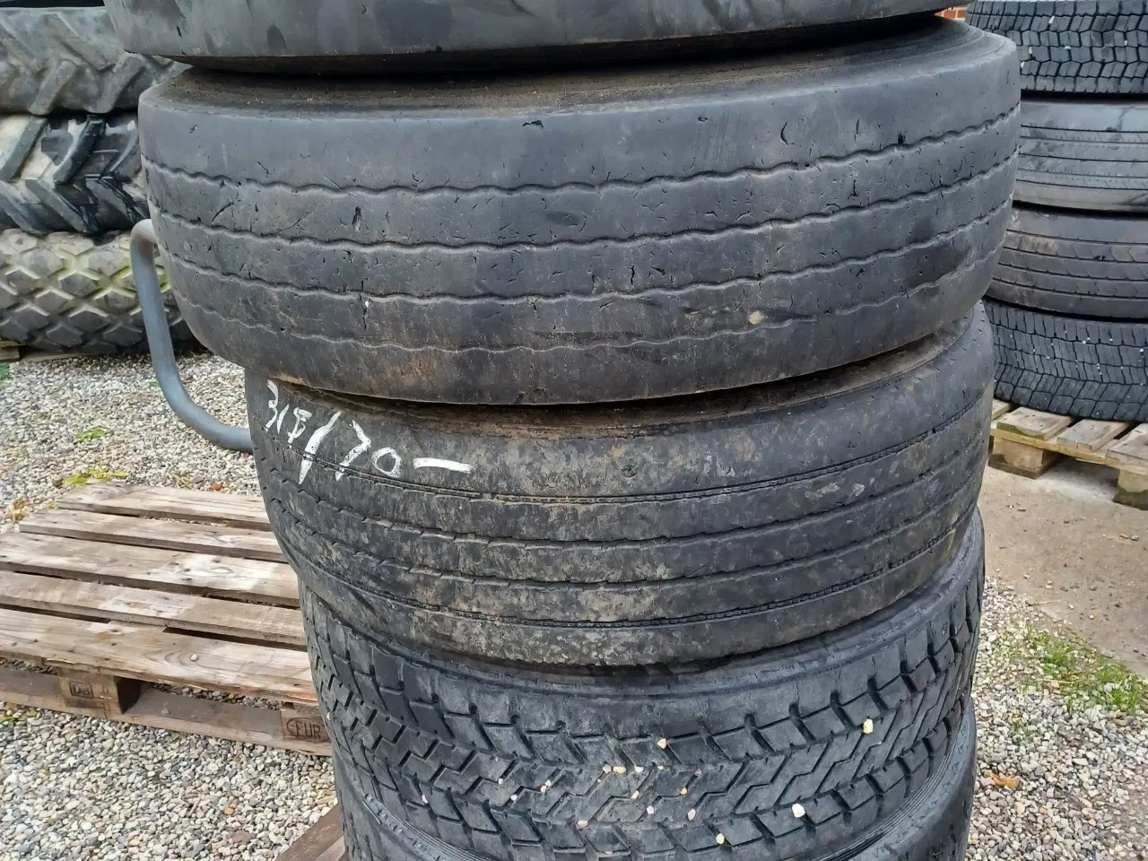 Billede 1 - 4 stk 315/70-22,5 på fælg