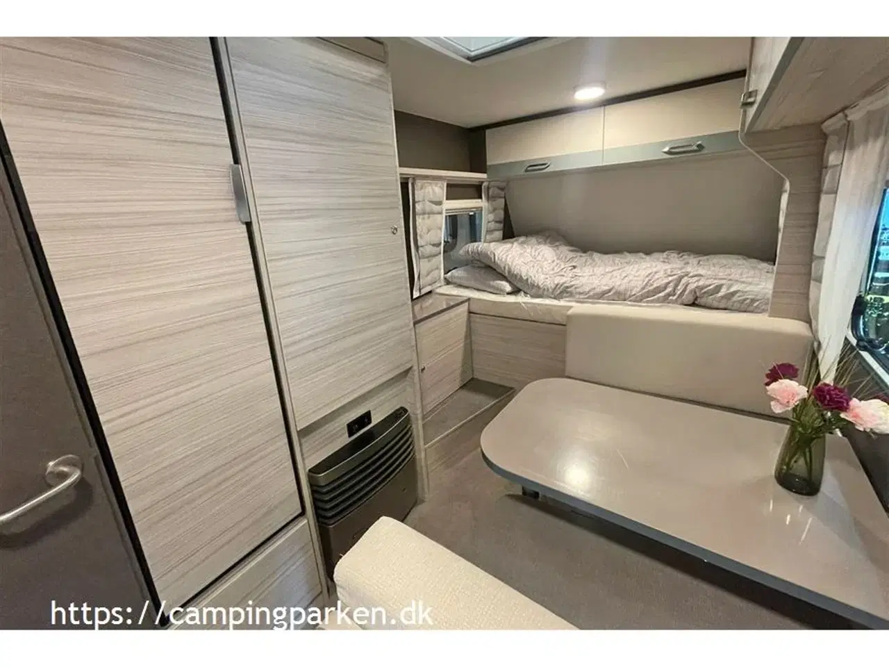 Billede 7 - 2023 - Dethleffs C'joy 420 QSH   Lille, let dobbeltsengsvogn, kun brugt i en uge - til elbiler