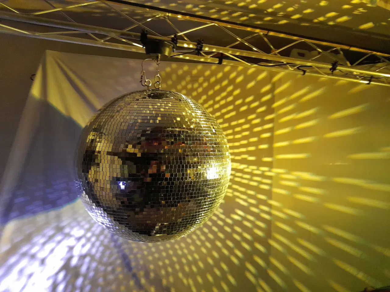 Billede 4 - Udlejes – 50cm. DISCOKUGLE, SPEJLKUGLE, MIRRORBALL