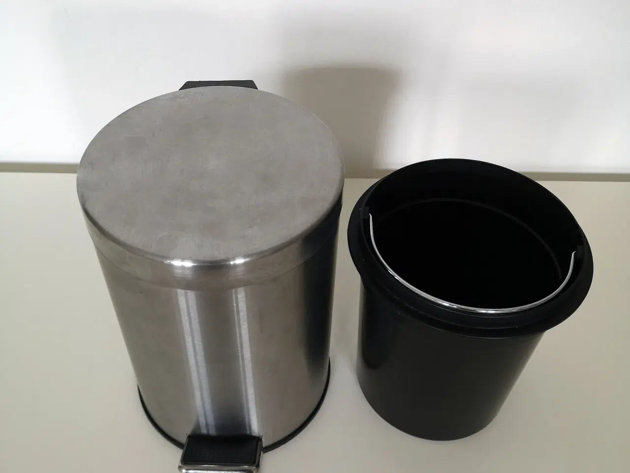 Billede 5 - Toalettpapirholder med toalettbørste, ny