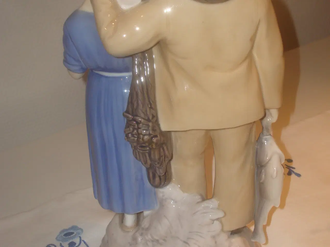 Billede 4 - FISKERFAMILIE B&G, stor, præsentabel 32 cm høj, 