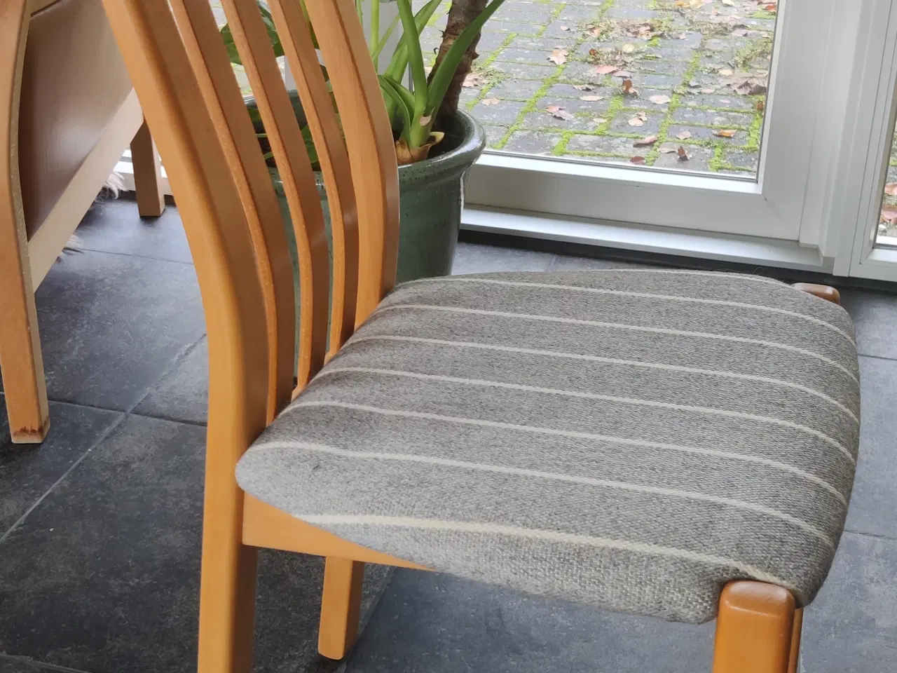 Billede 3 - Spisebord med 6 stole (Thorsø no. 18)