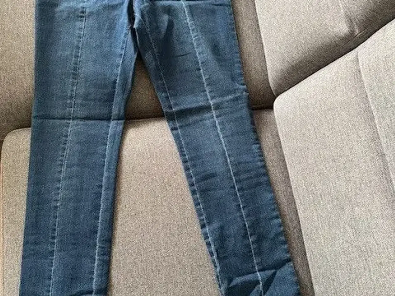 Billede 3 - NEDSAT Ny H&M denim buks m. stræk, str. 40