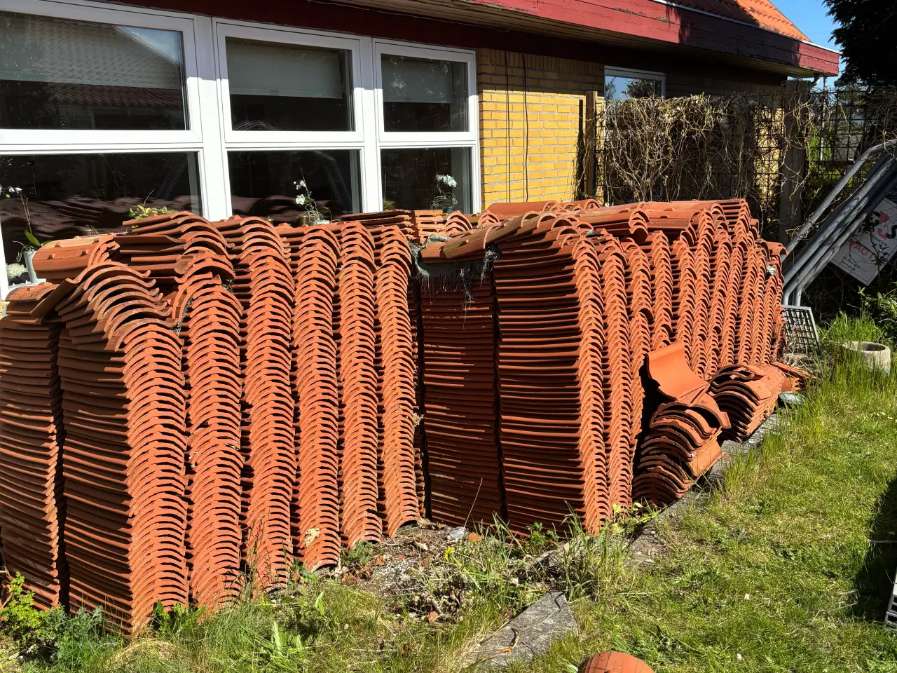Billede 5 - Ca 2500 røde tagsten inkl rygsten