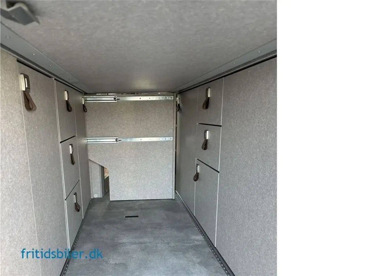 Billede 12 - 2024 - Hymer   Hymer Yosemite med alt udstyr under 6 m med langsgående senge