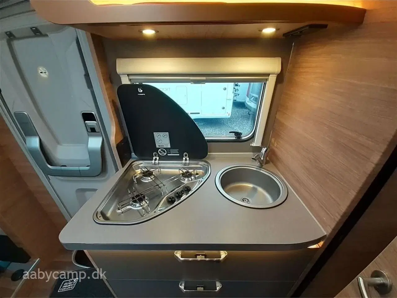 Billede 11 - 2021 - Weinsberg CaraCompact 600 MEG Pepper   Compact model på under 7 meter. med rigtig god indretning. headup display.