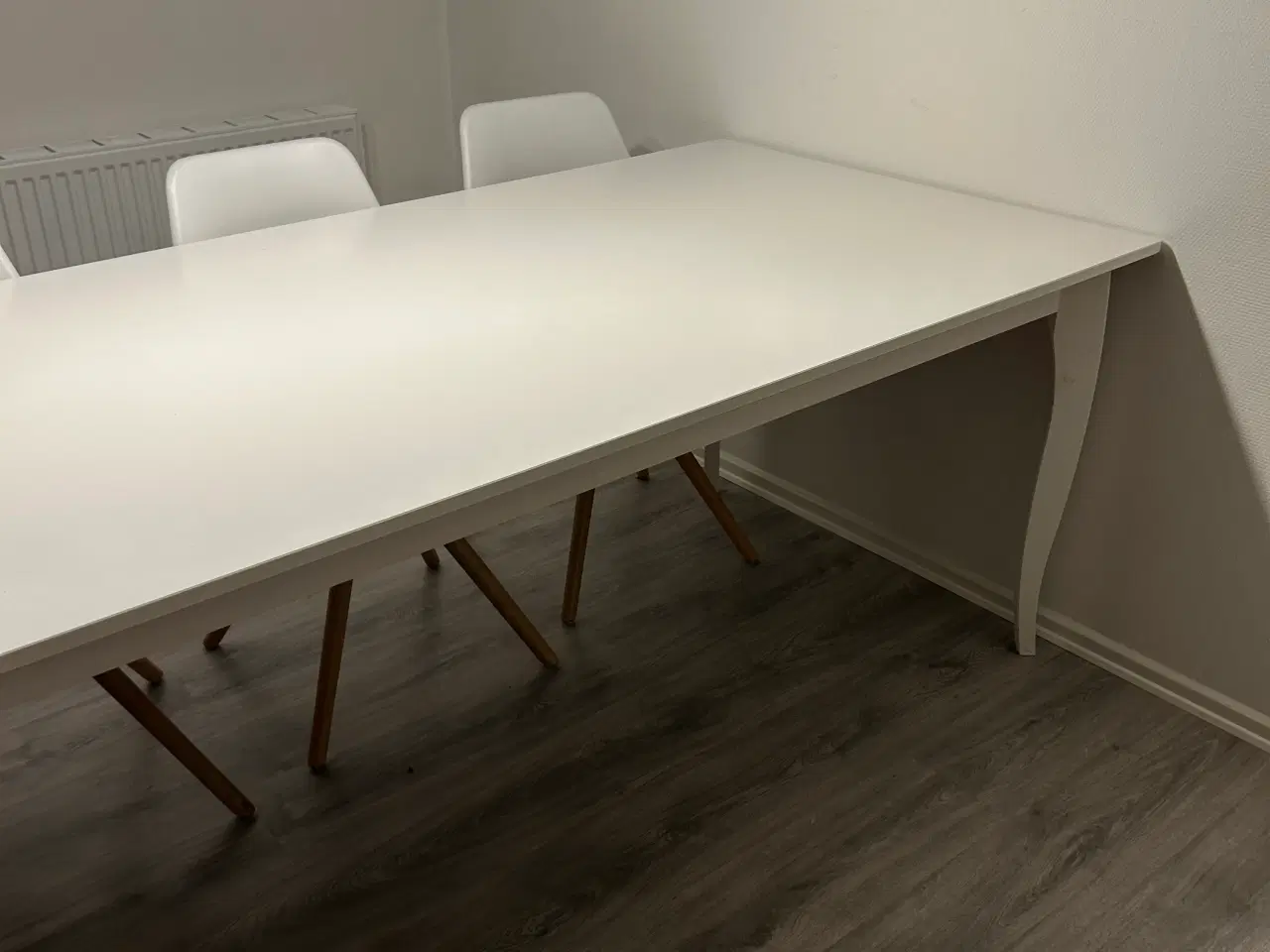 Billede 1 - Spisebord i hvid 