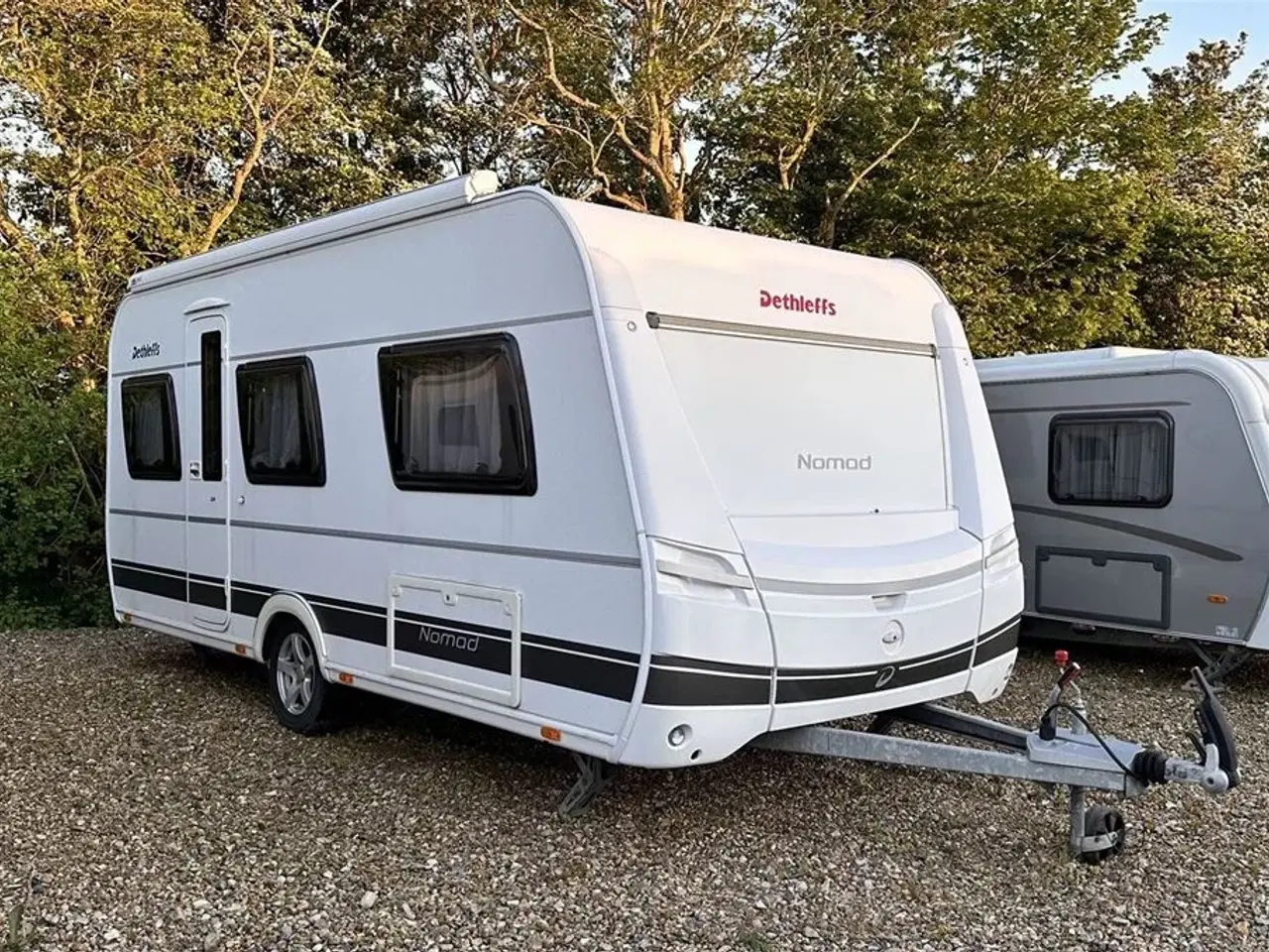 Billede 1 - 2016 - Dethleffs Nomad 500 FR   Med mover og solceller mm.