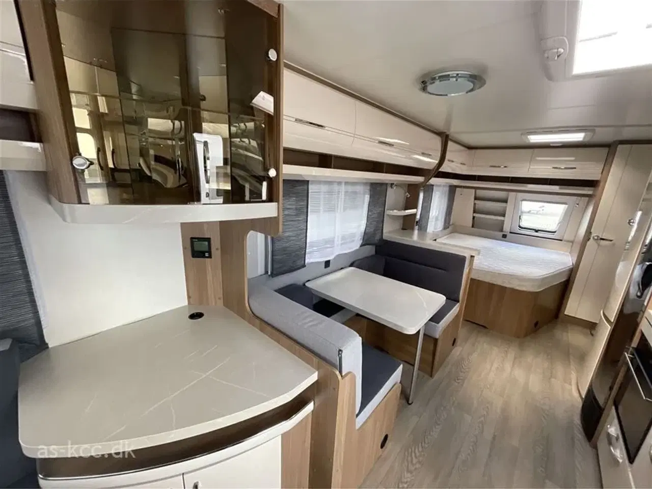 Billede 13 - 2022 - Hobby Excellent 650 UMFe   Hobby Excellent 650 UMFE årg. 2022 5 sovepladser, 10 siddepladser Isabella Commodore 3 m fortelt med Mega stel