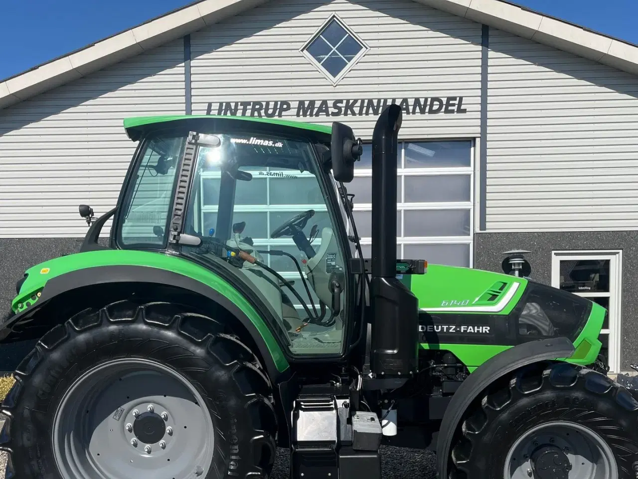 Billede 12 - Deutz-Fahr Agrotron 6140 Classic Fin handy traktor med frontlift.