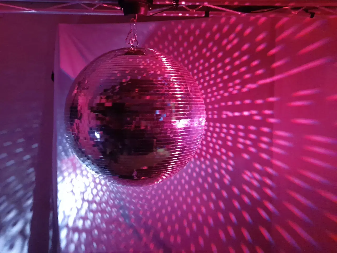 Billede 9 - Udlejes – 50cm. DISCOKUGLE, SPEJLKUGLE, MIRRORBALL