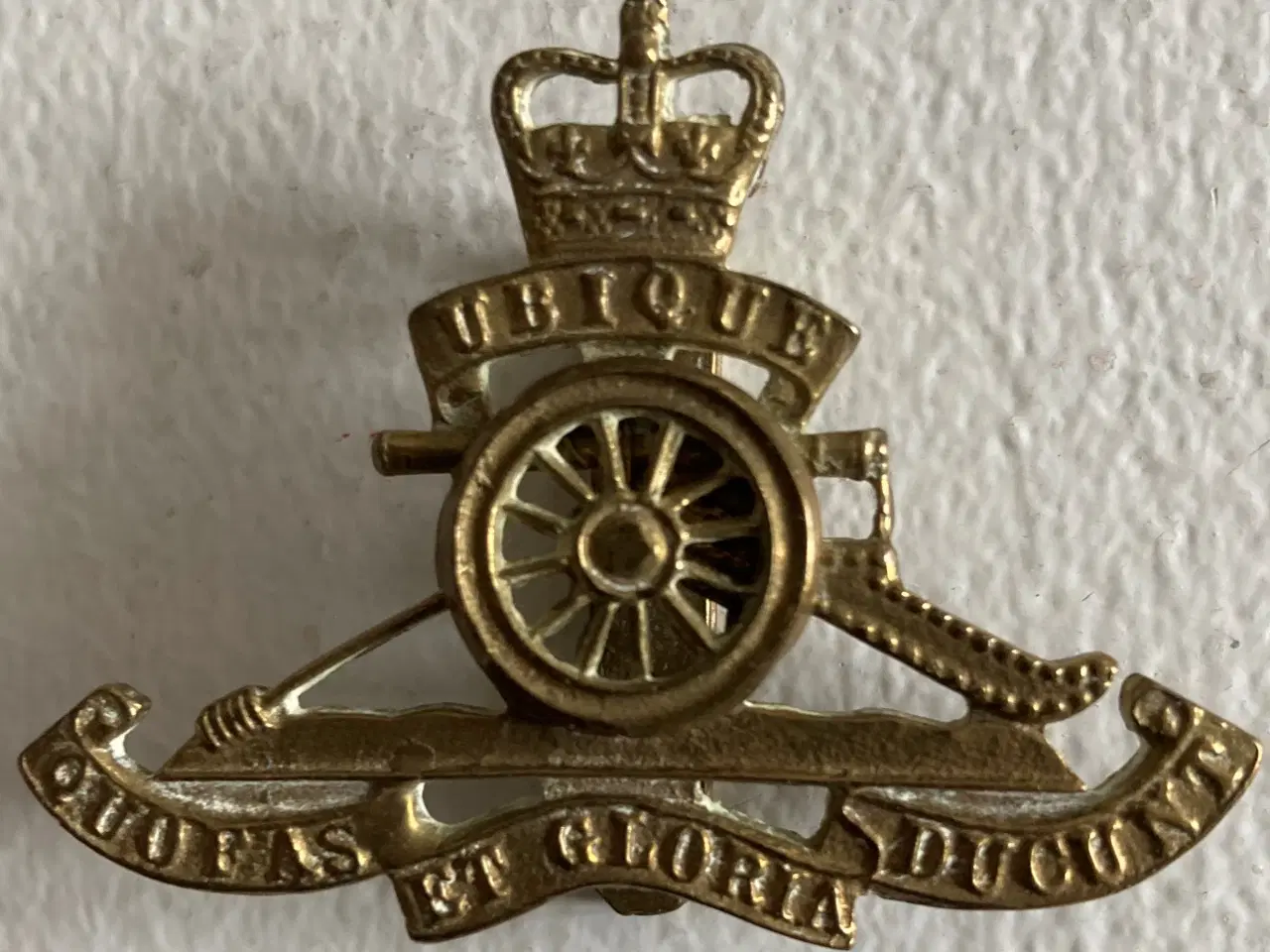 Billede 1 - Kasket mærke Royal Artillery