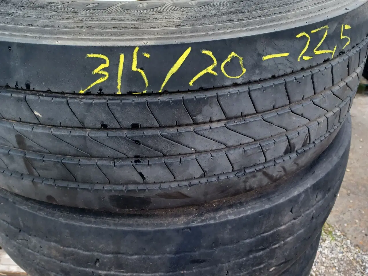 Billede 2 - 4 stk 315/70-22,5 på fælg
