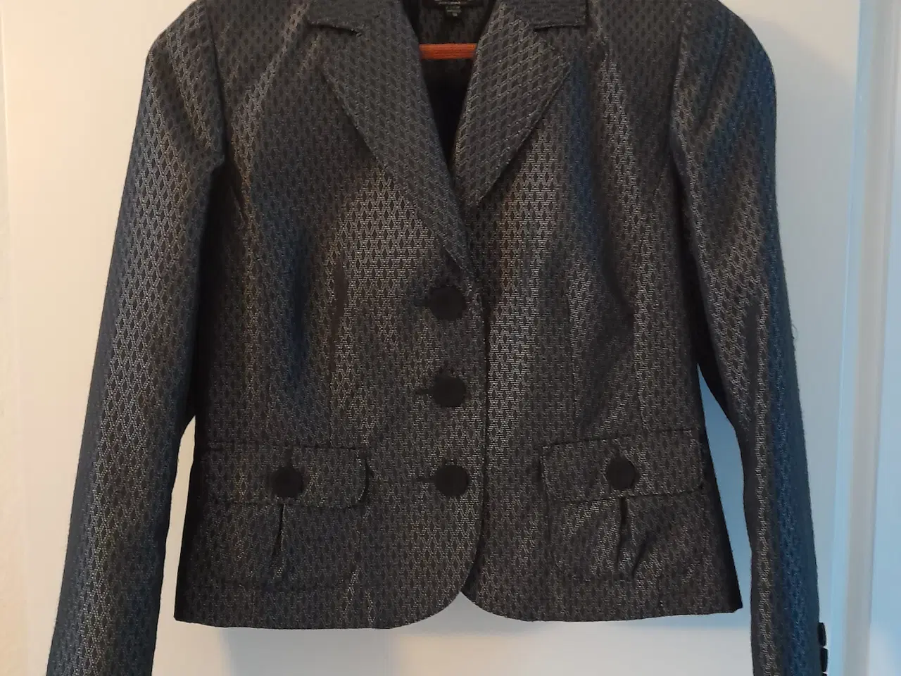 Billede 1 - Blazer, str. 38, Brandtex,  Sort med sølvtråd