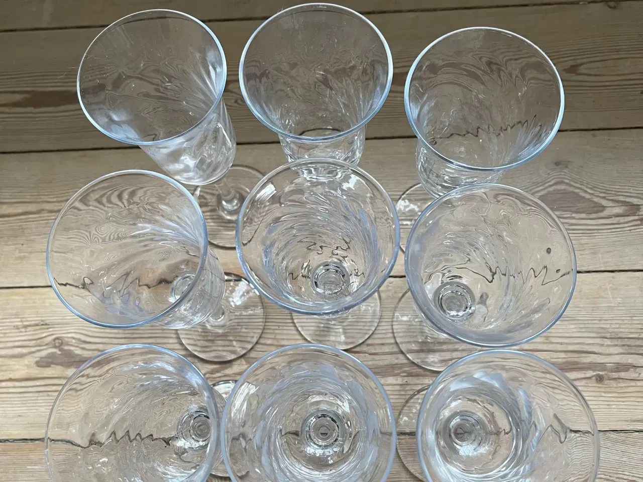 Billede 4 - Smukke champagneglas med skrå optiske striber