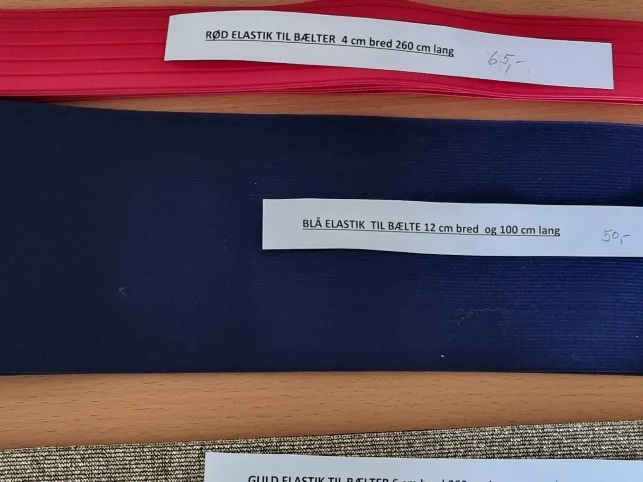 Billede 5 - Elastik til bælter + Hæklet rosetter