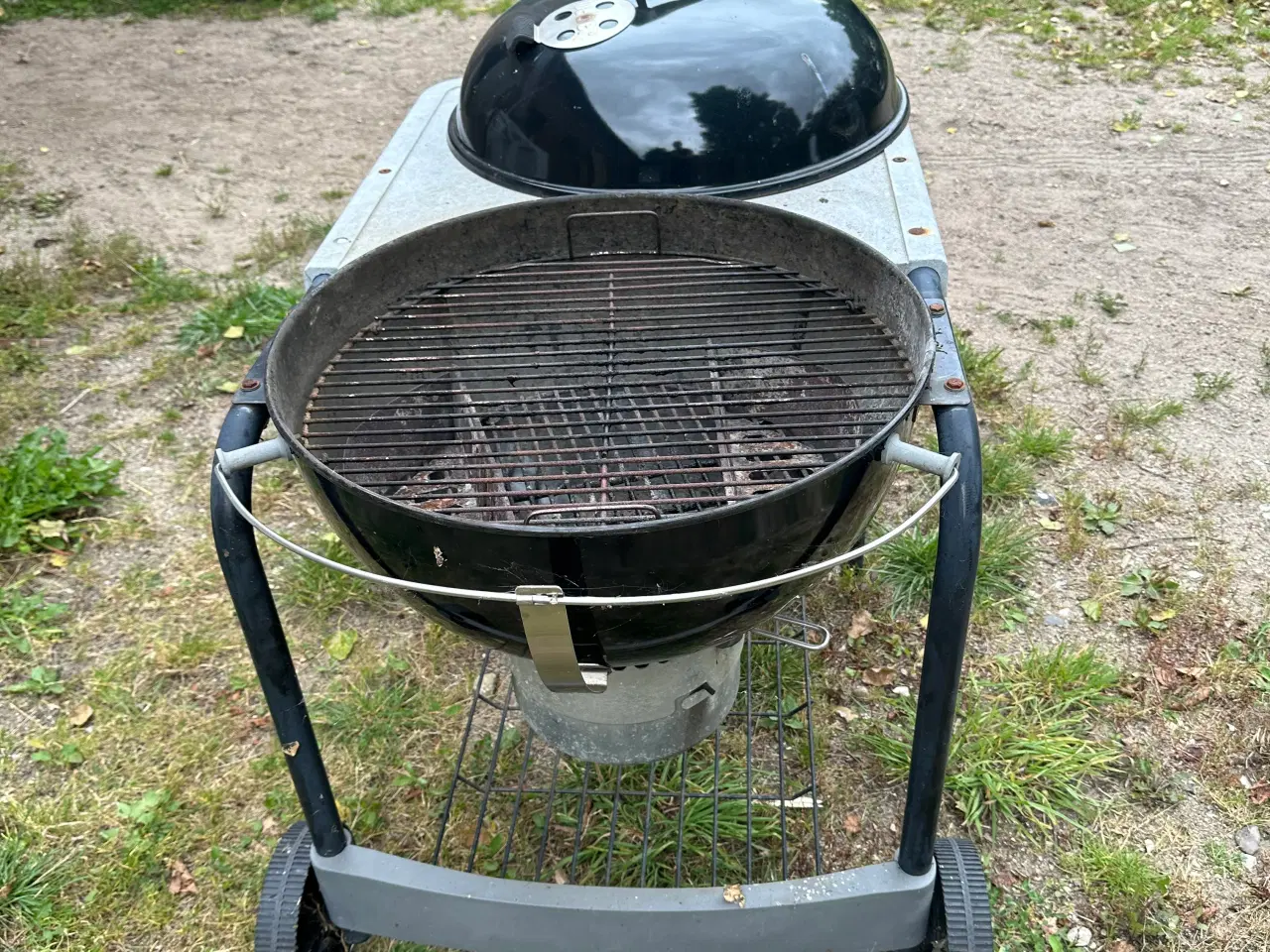 Billede 1 - Webergrill med bord ø57