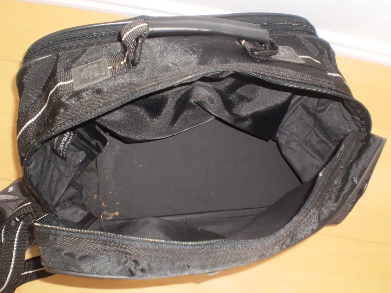 Billede 6 - Flot sports- rejsetaske samt computertaske. BUD ?
