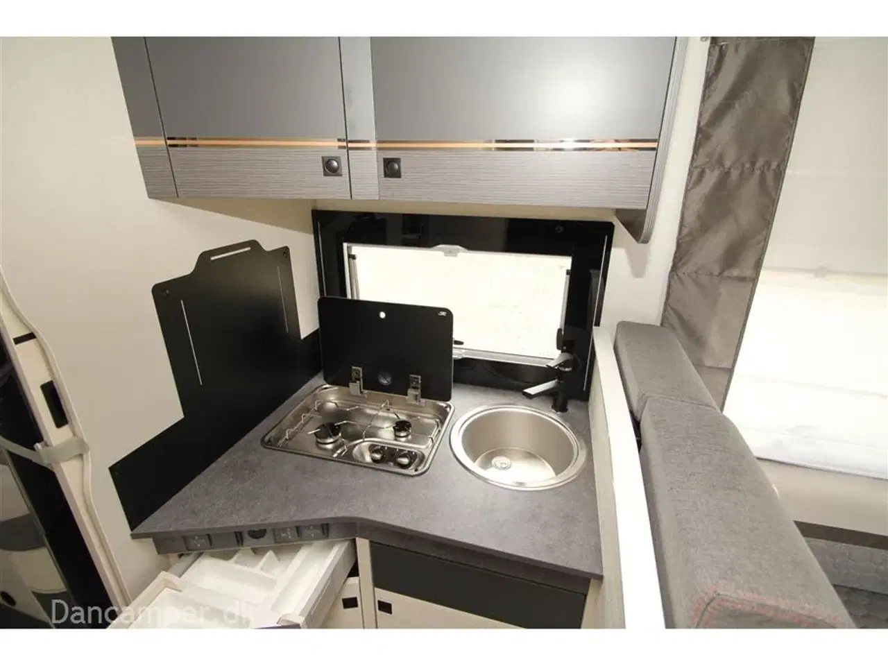 Billede 8 - 2022 - Chausson Titanium 716   FABRIKSNY - Fantastisk delintegreret autocamper med el. sænkbar køjer i bag.og sænkbar dobbeltseng i front, 170 HK og Automatgear