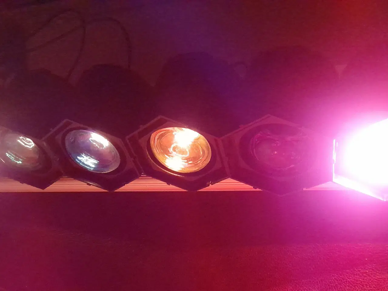 Billede 9 - Udlejes – 6 kanals LØBE LYSSHOW, 6 X Max 60 Watt.