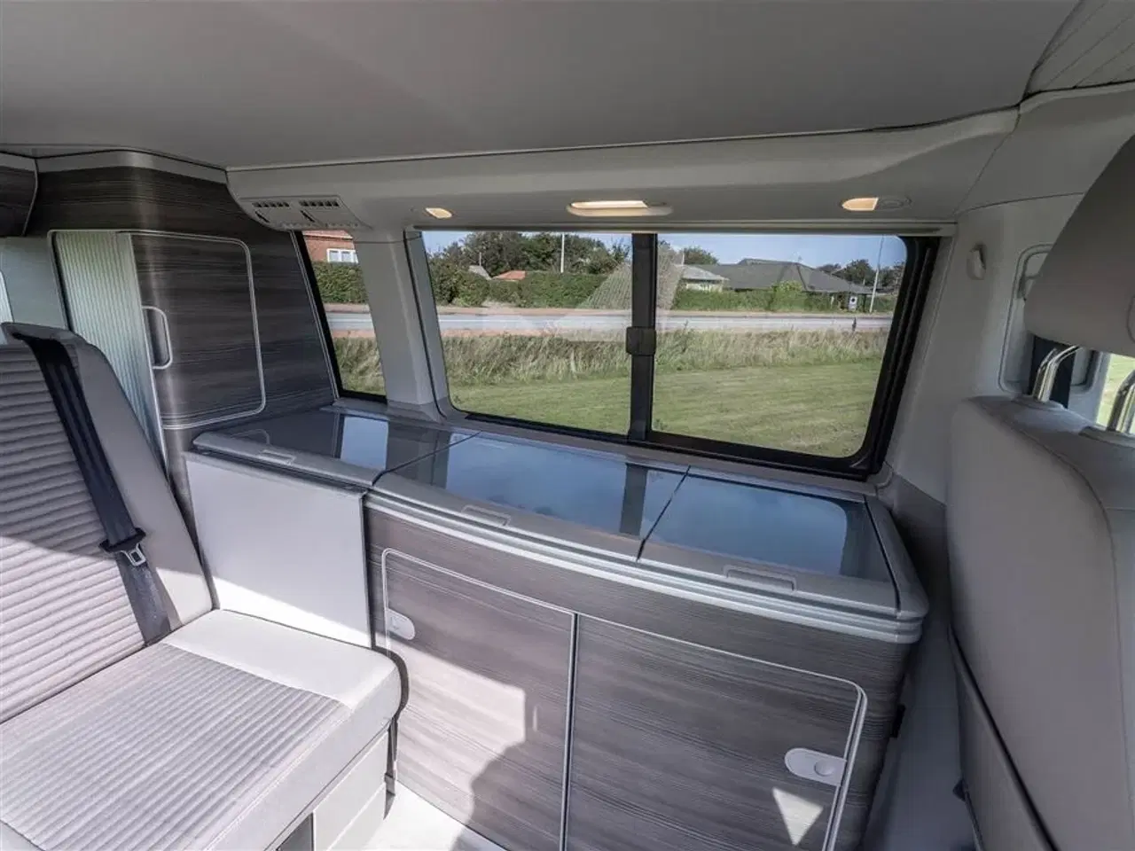Billede 3 - 2018 - VW California Ocean 4 Motion   Velholdt og fuldt udstyret autocamper med firehjulstræk - Kørt 118,000 Km.
