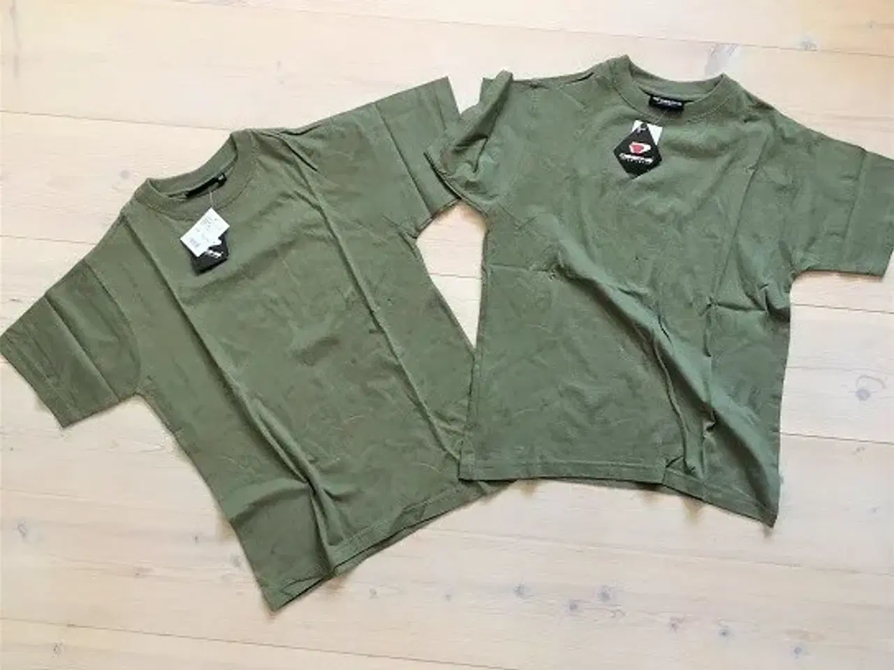 Billede 1 - 2 NYE T-SHIRTS - khaki
