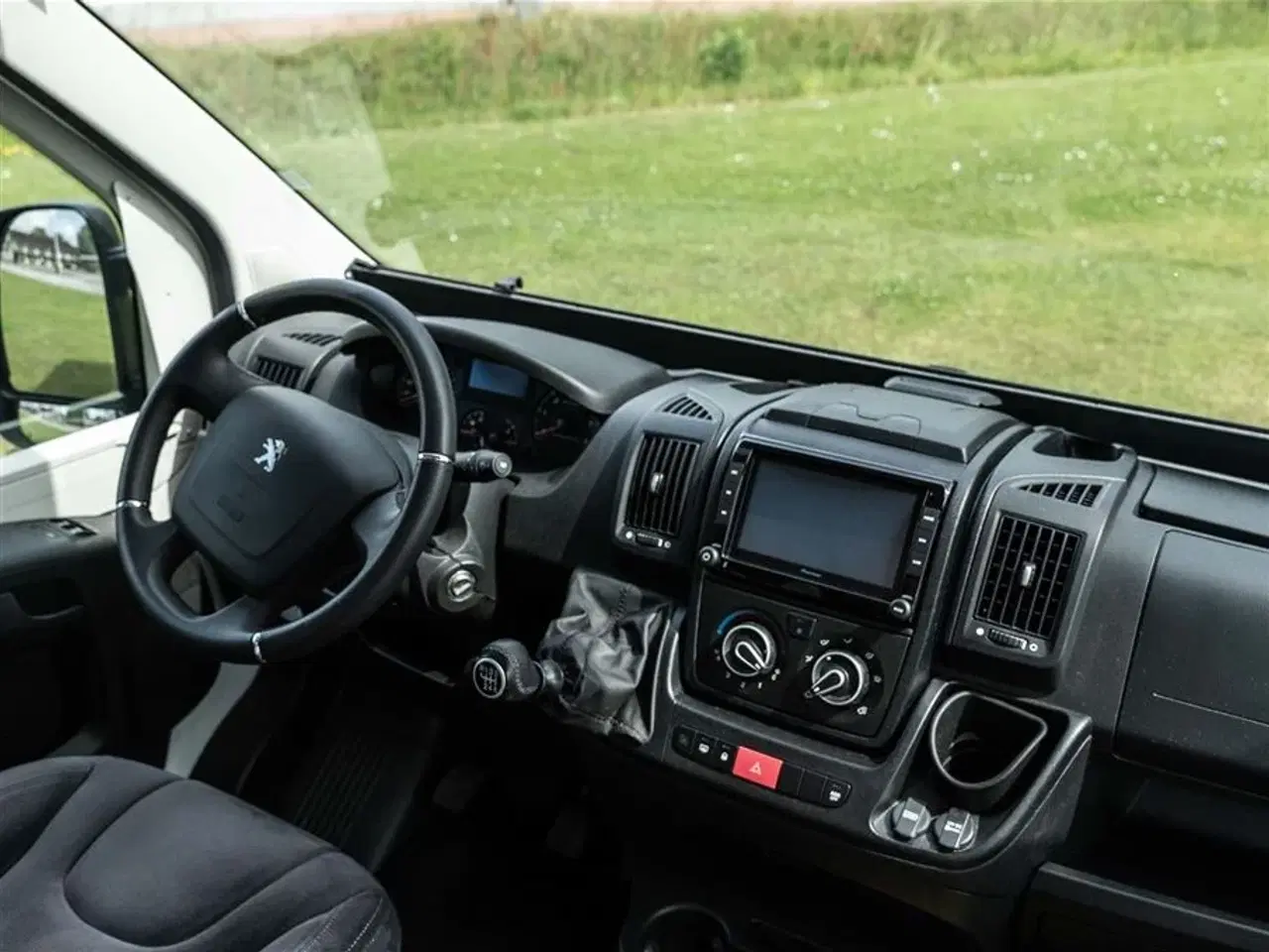 Billede 3 - 2021 - Bravia 636 140 Hk Edition 30   Campervan med langsgående senge og god indretning Kørt 20,500 Km.