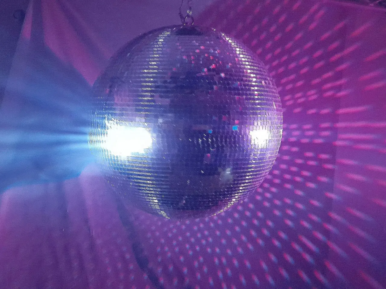 Billede 2 - Udlejes – 50cm. DISCOKUGLE, SPEJLKUGLE, MIRRORBALL