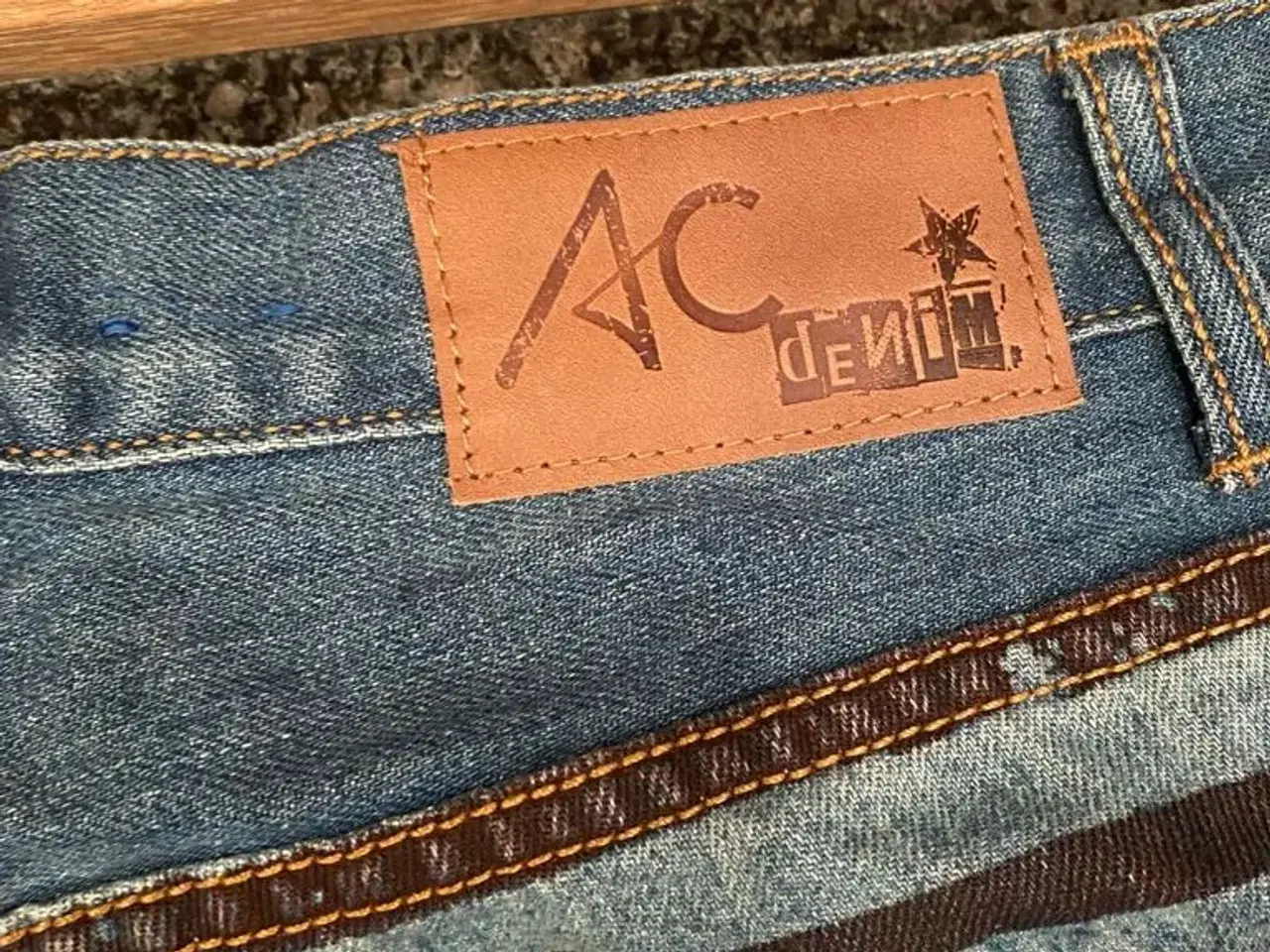 Billede 4 - AC denim shorts med trevler str m