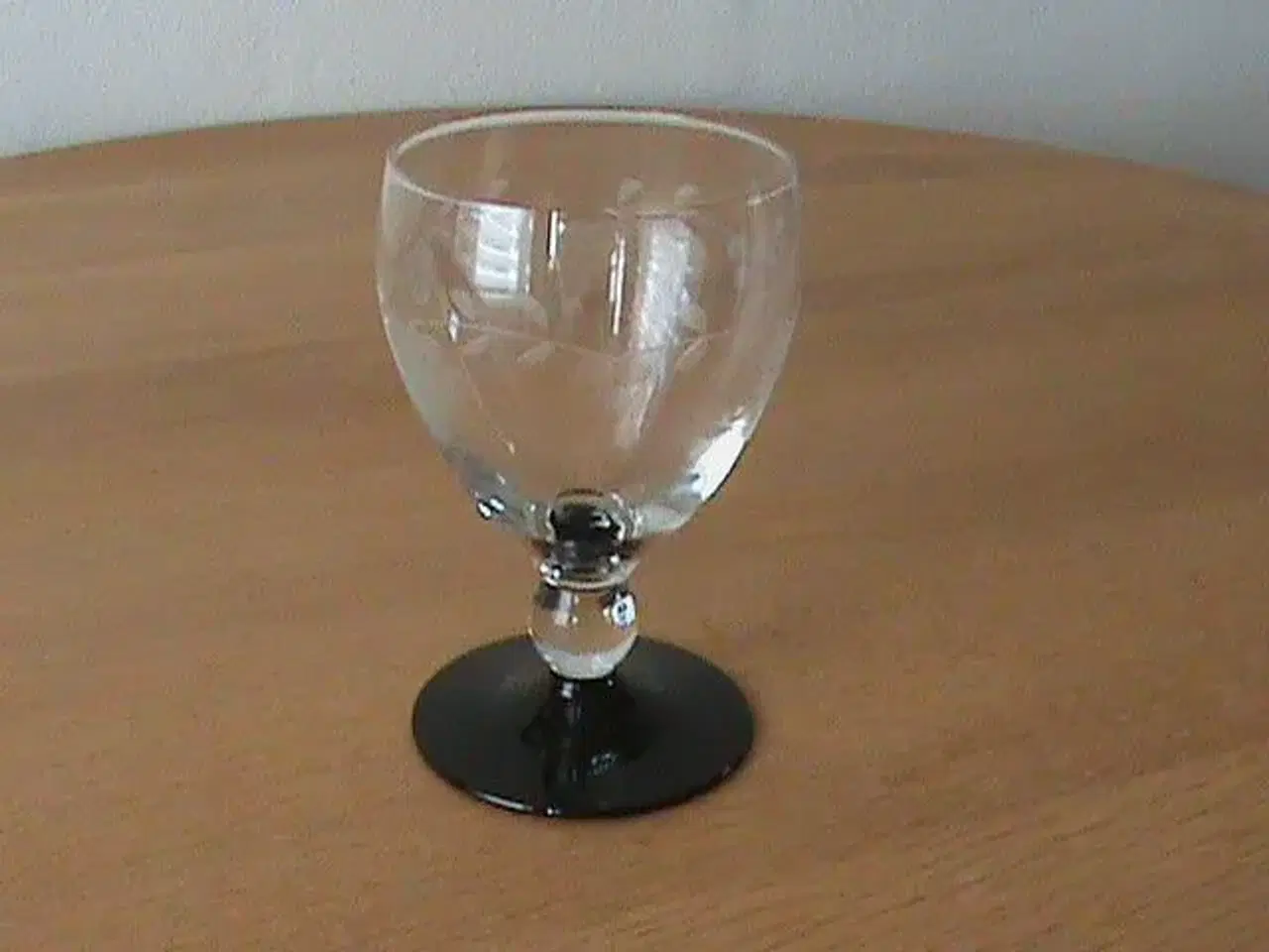 Billede 2 - Drikkeglas med sort fod